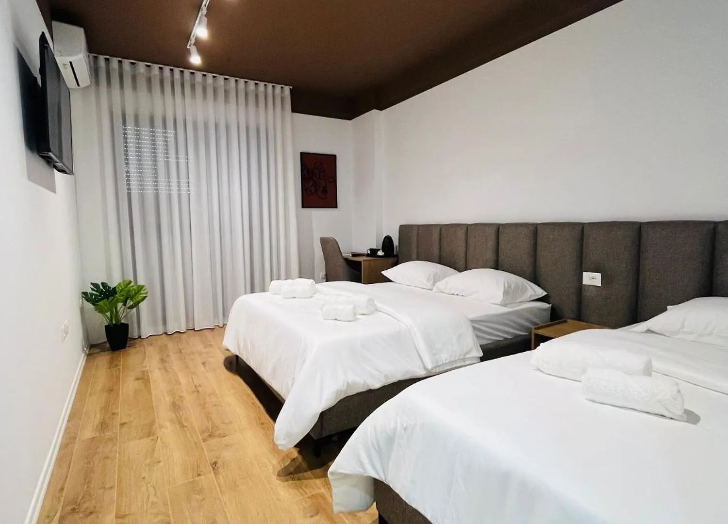 Alze Hotel - Tirana 0*,