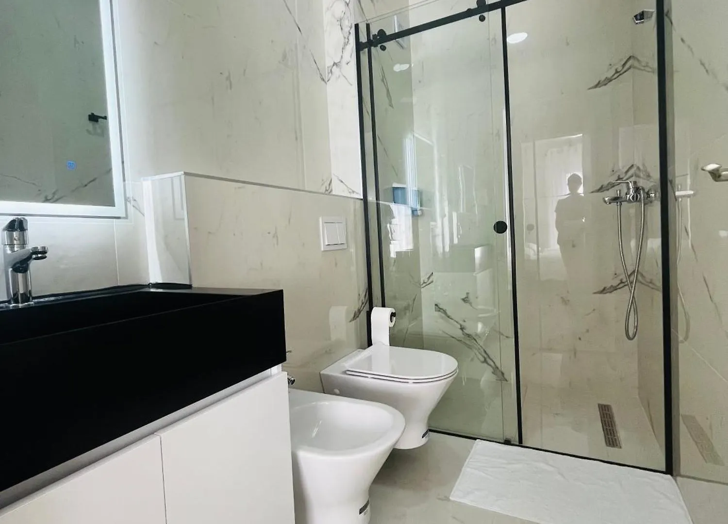 Alze Hotel - Tirana Guest house