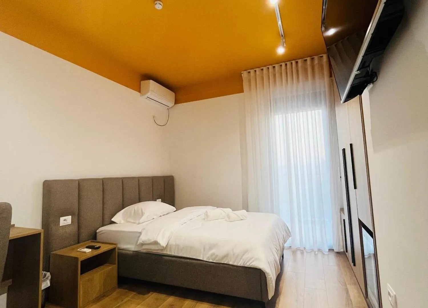 Alze Hotel - Tirana 0*,
