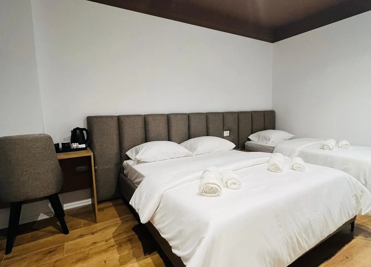Alze Hotel - Tirana Guest house