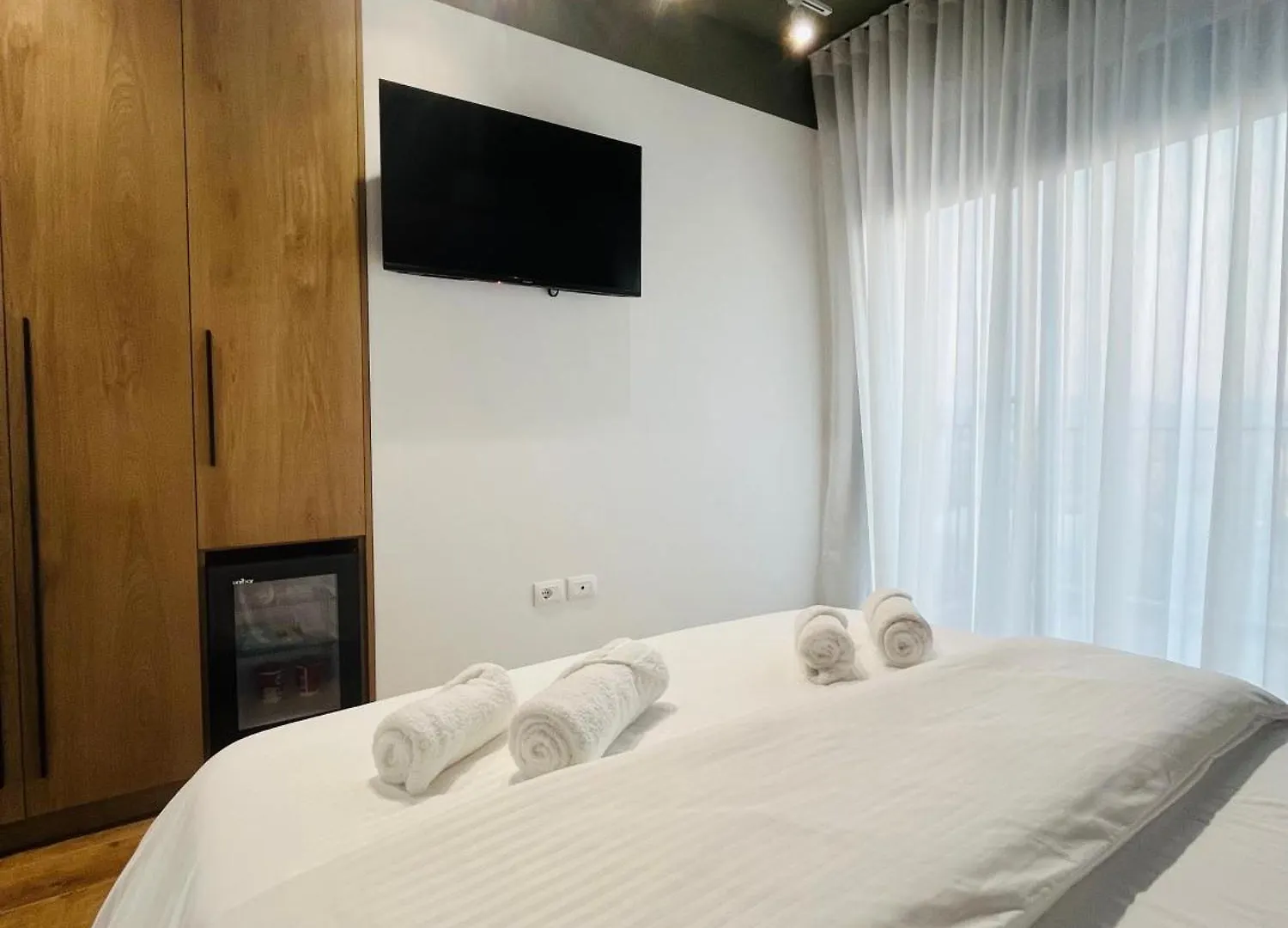 Alze Hotel - Tirana 0*,