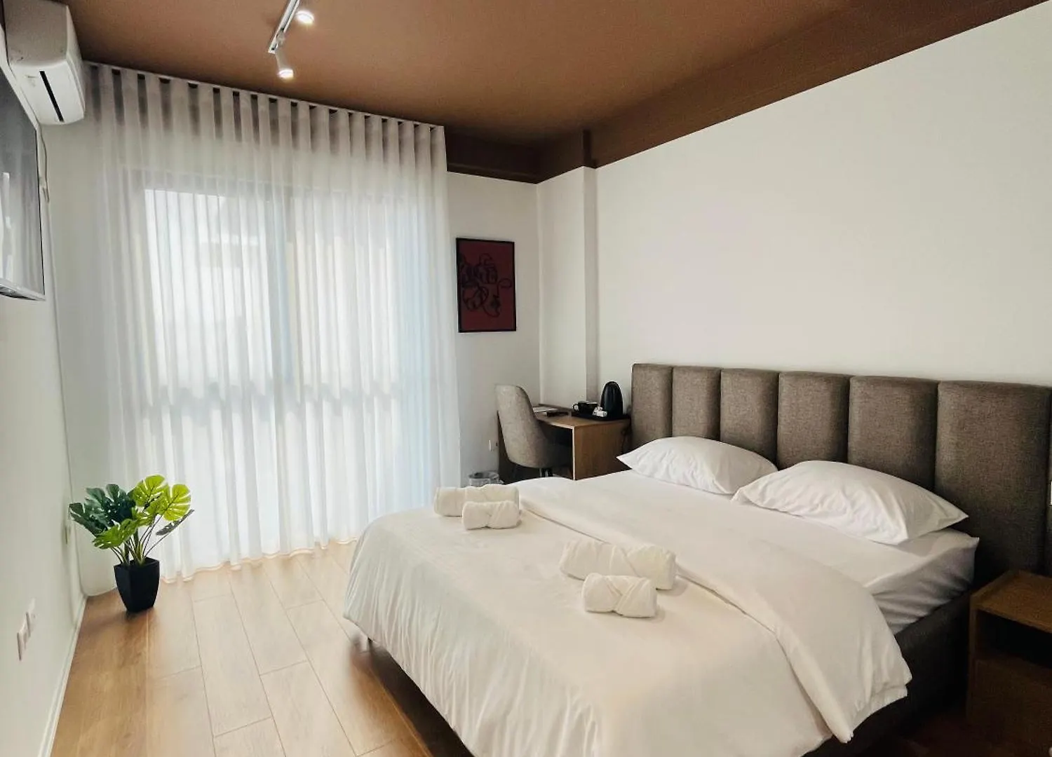 Alze Hotel - Tirana Guest house