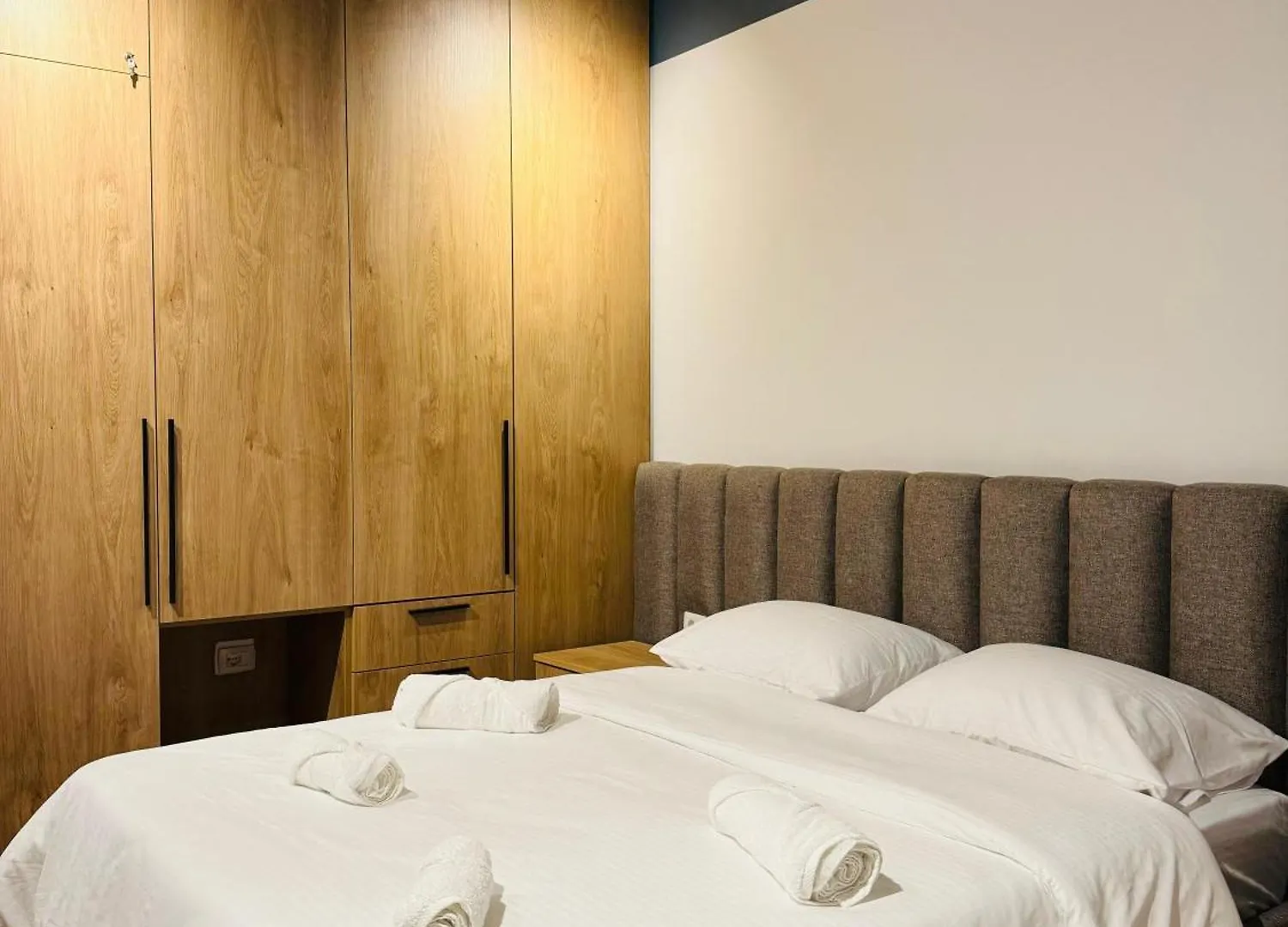 Alze Hotel - Tirana 0*,  Albania
