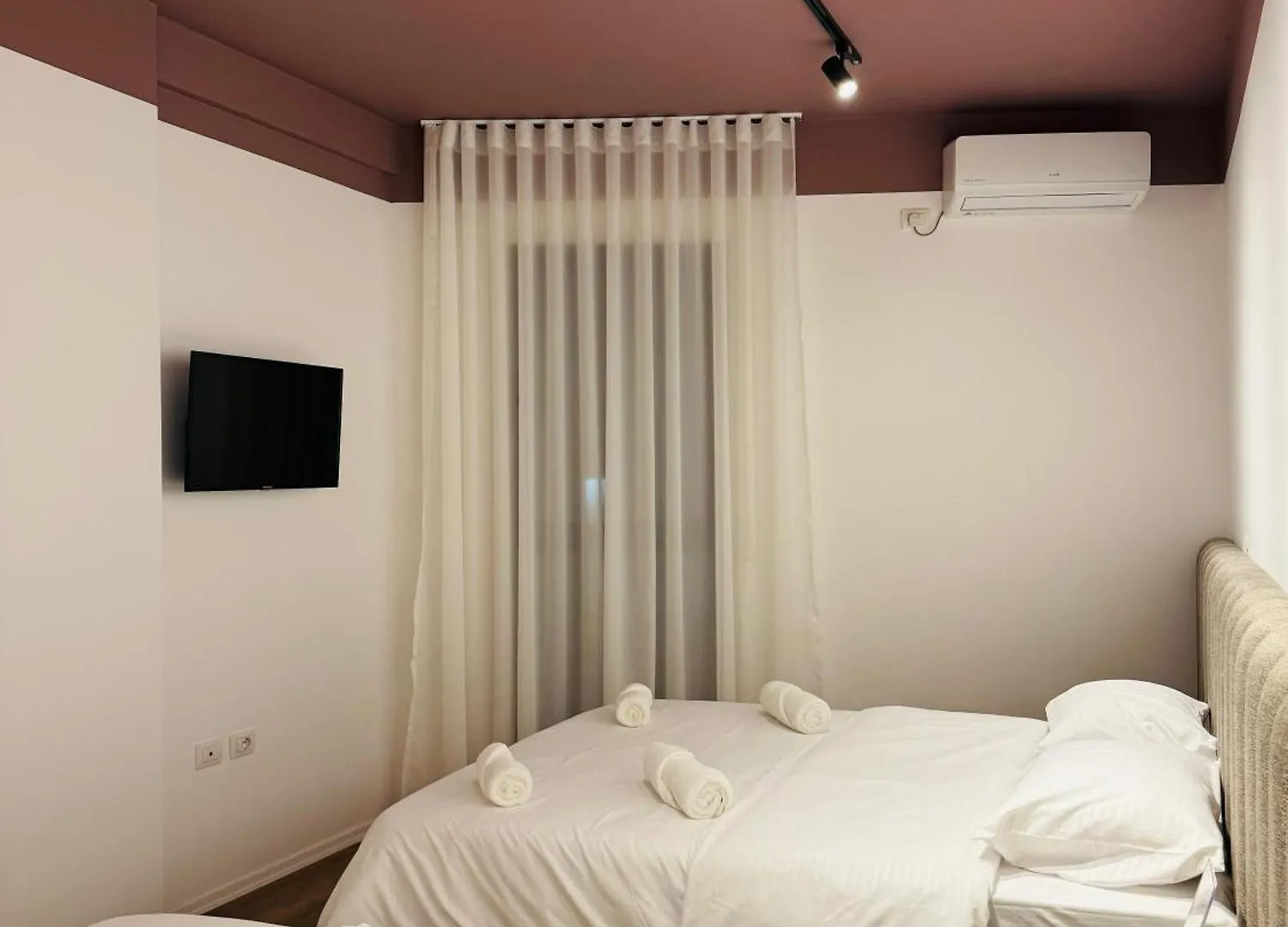 Alze Hotel - Tirana Guest house